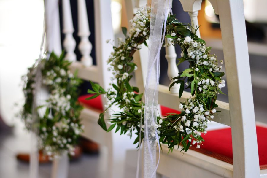 Eventfloristik, Saaldekoration, florale Raumdekoration, Blumenkreationen, Kirchenschmuck, Hochzeitsblumen