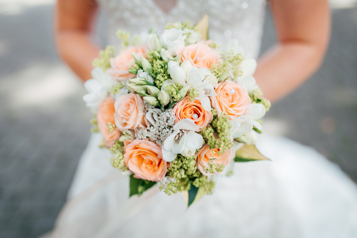Hochzeitsfloristik, Brautstrauß, Brautsträuße, Hochzeitsblumen, Autoschmuck, Kirchenschmuck, Ansteckblumen